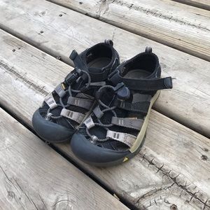 Toddler Keens size 11